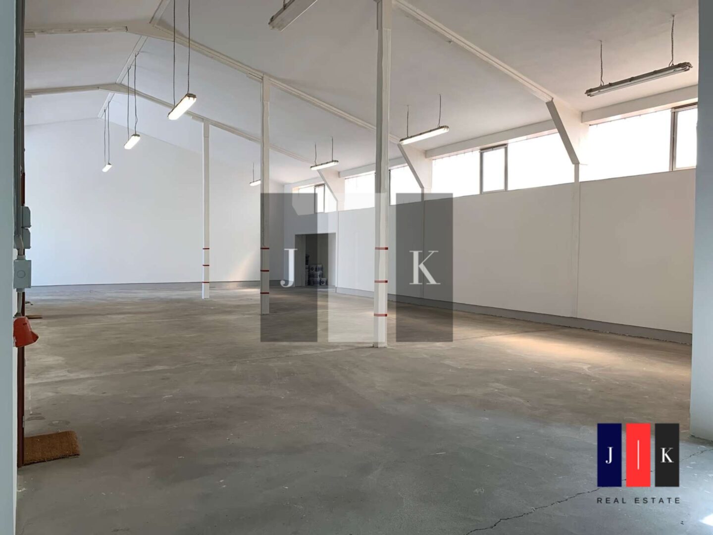 Mehr über den Artikel erfahren 445 m² Lagerhalle & Büro auf umzäuntem Grundstück – Ideal für KFZ-Handel