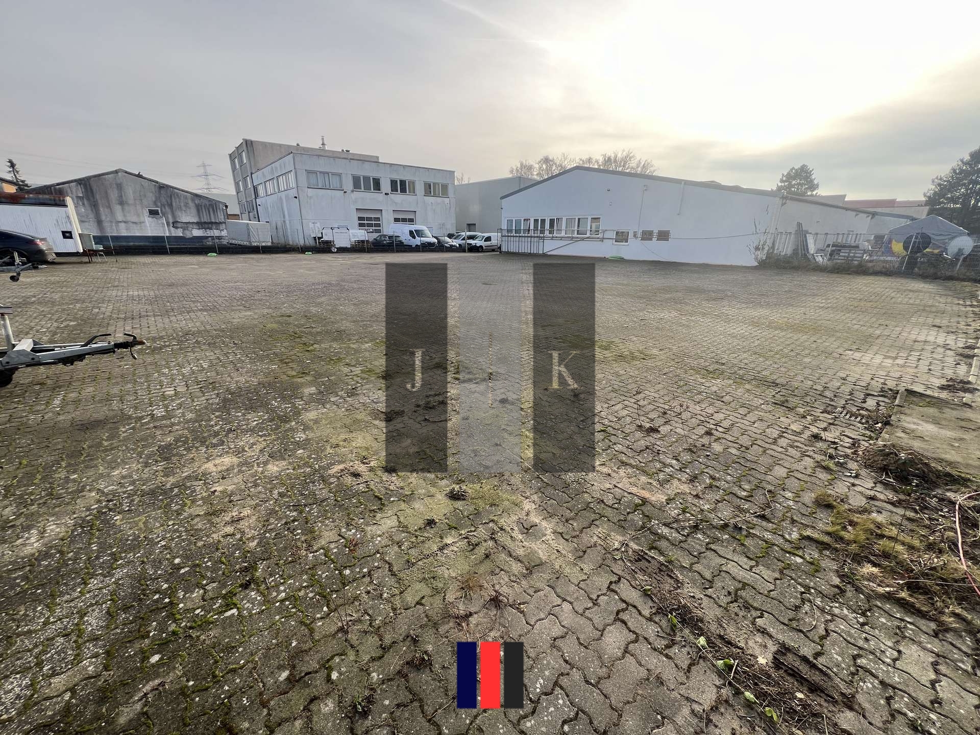 Mehr über den Artikel erfahren Gepflasterte 1.250 m² Freifläche mit Strom, Wasser & optional Büro – Norderstedt