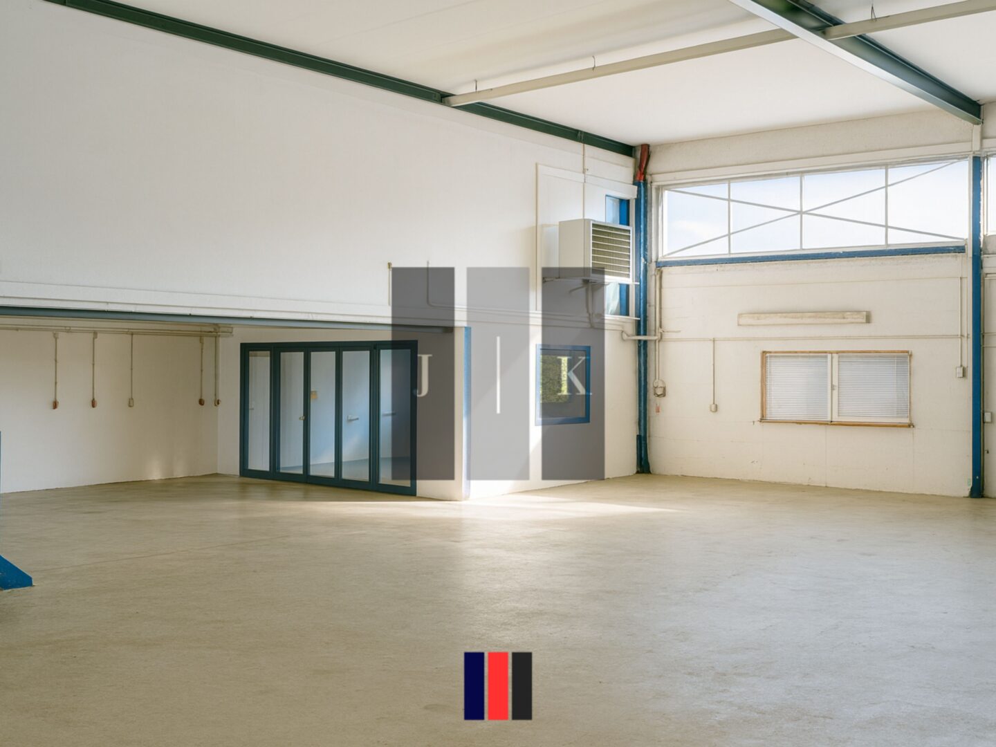 Mehr über den Artikel erfahren 225 m² Hallen-/Lagerfläche auf Rampenebene mit 90 m² Büro in Barsbüttel zur Miete