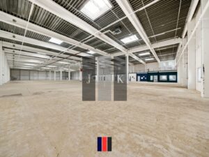 Halle Innenansicht 1 - EG
