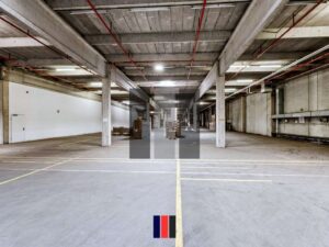 Halle Innen 3
