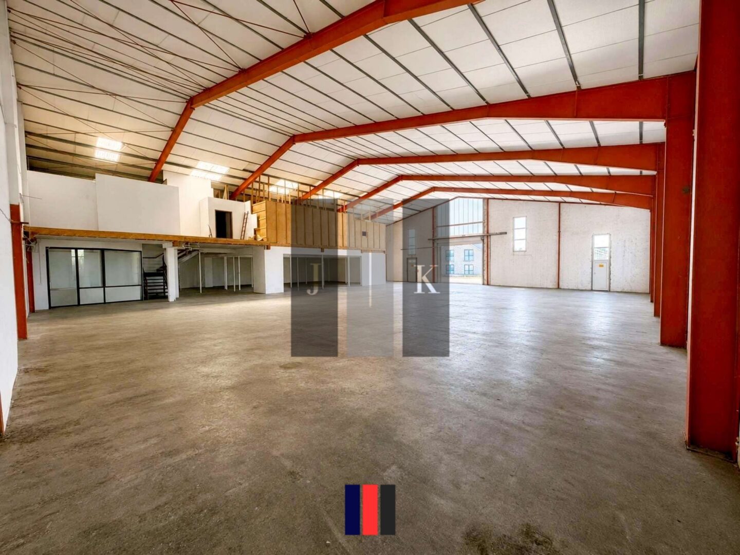 Mehr über den Artikel erfahren Ebenerdig andienbare Halle mit Hallenhöhe bis ca. 8,00 m auf ca. 4.000 m² Grundstück in Varel