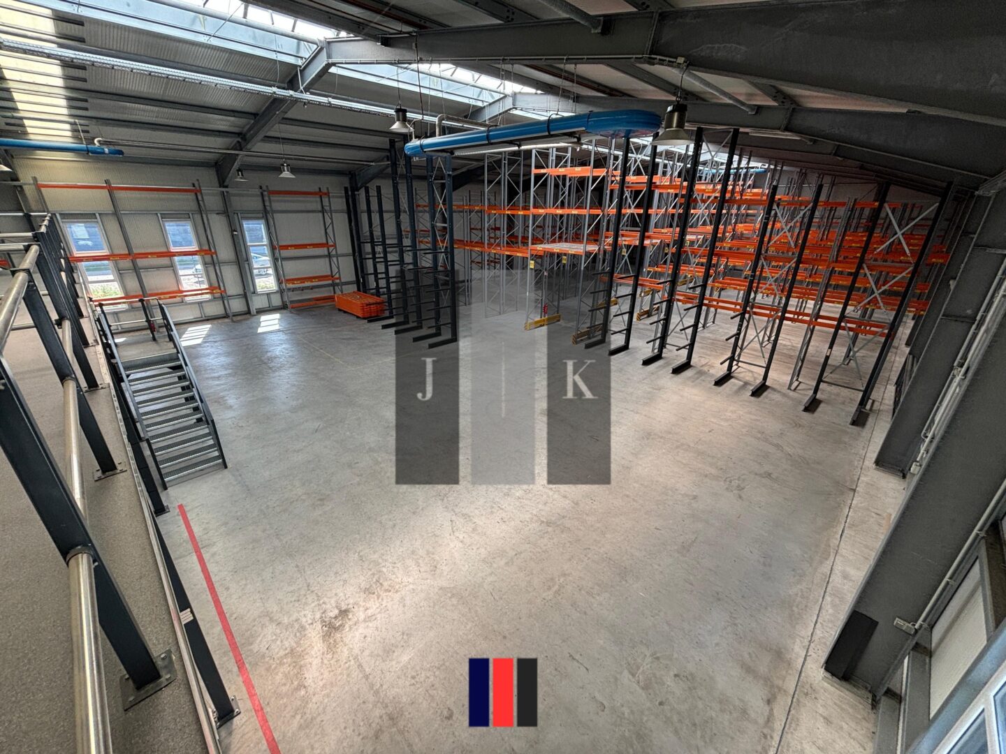 Mehr über den Artikel erfahren Siek: Lagerhalle mit ca. 1.250 m² – Meisterbüros, überdachte Außenfläche, effizient