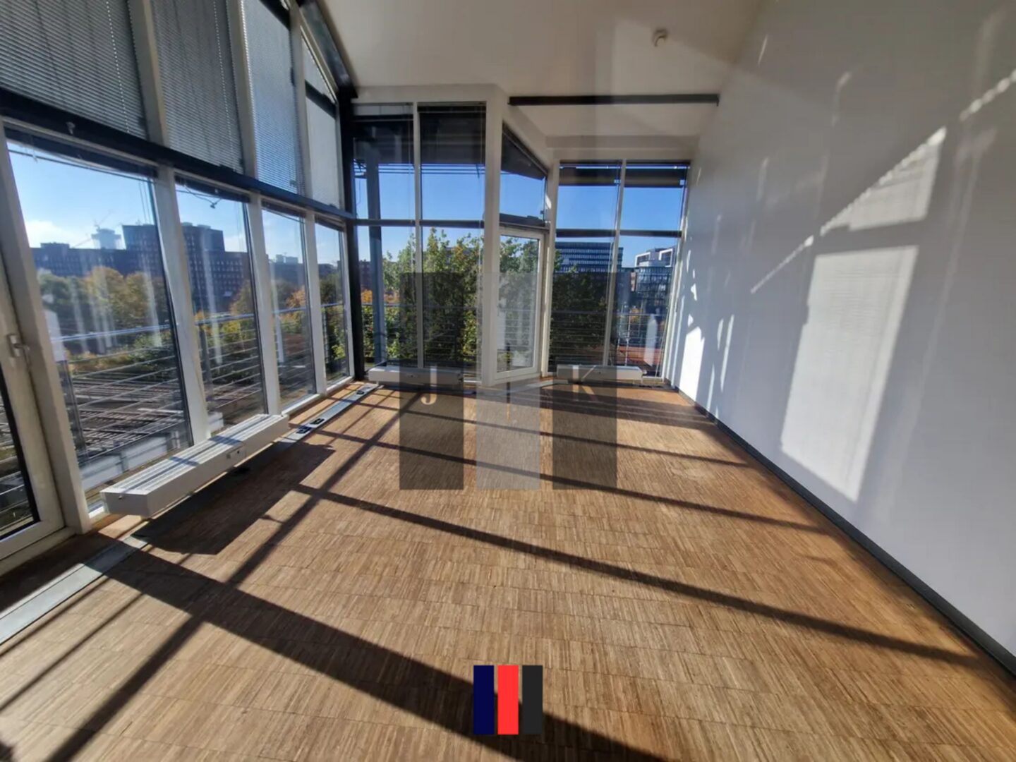 Mehr über den Artikel erfahren Provisionsfreie Bürofläche mit ca. 352 m² im modernen Loftcharakter zur Miete in Hamburg