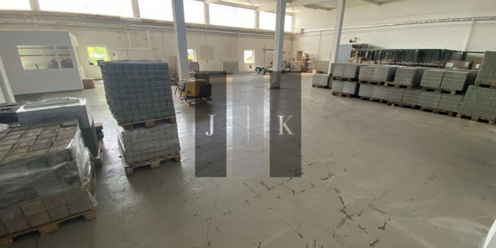 Halle Innenansicht 1