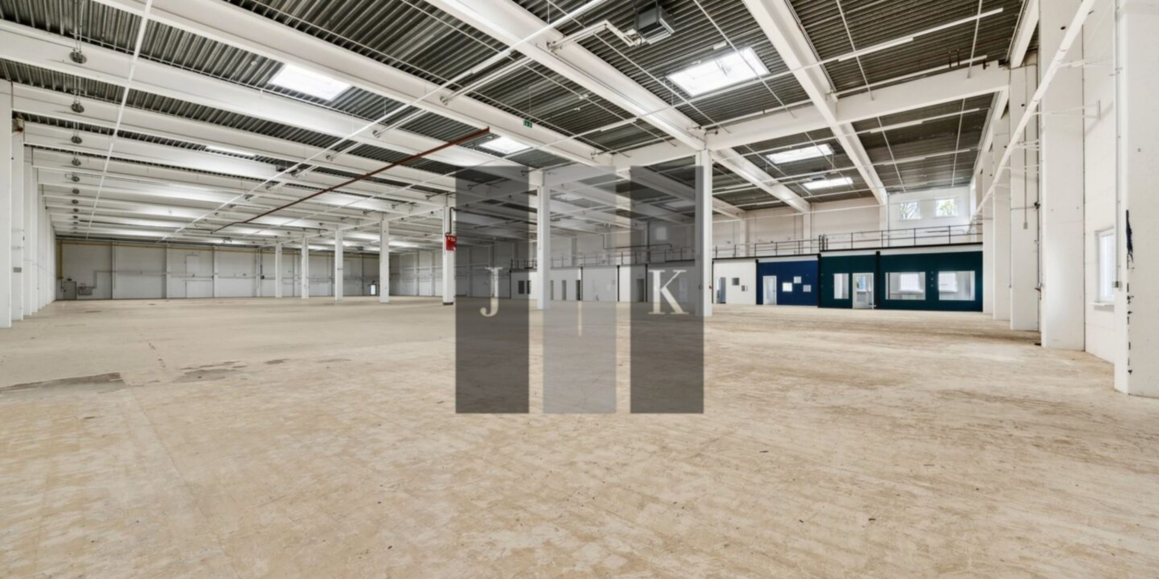 Halle Innenansicht 1 - EG